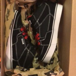 257 Black suede leather hi top tony hawk mumbler sz 13 skater boys shoes mid top